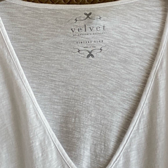 White top - Picture 1 of 2